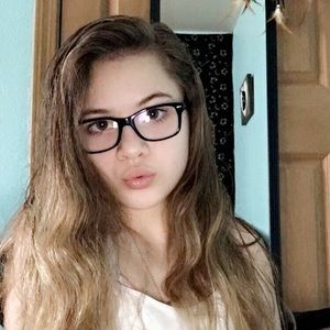 Meet your Posher, Alicia